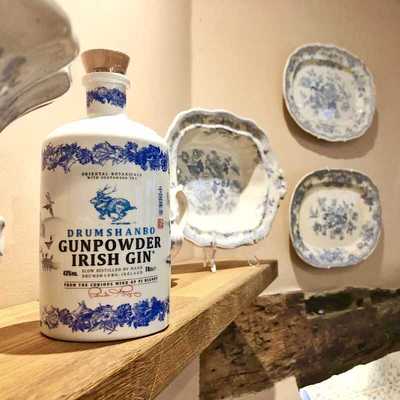 爱尔兰鹿角兔青花白瓷珍藏版金酒