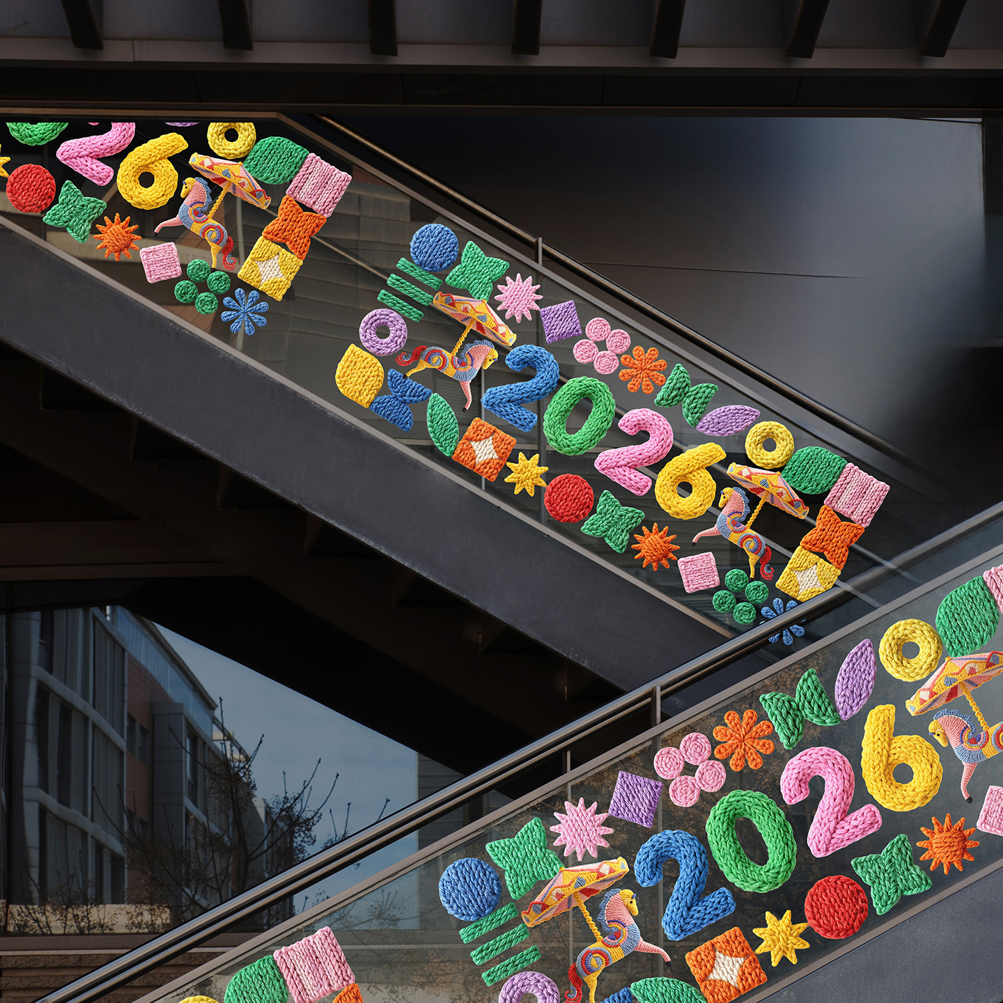 新年毛线风商场扶梯栏杆玻璃贴膜