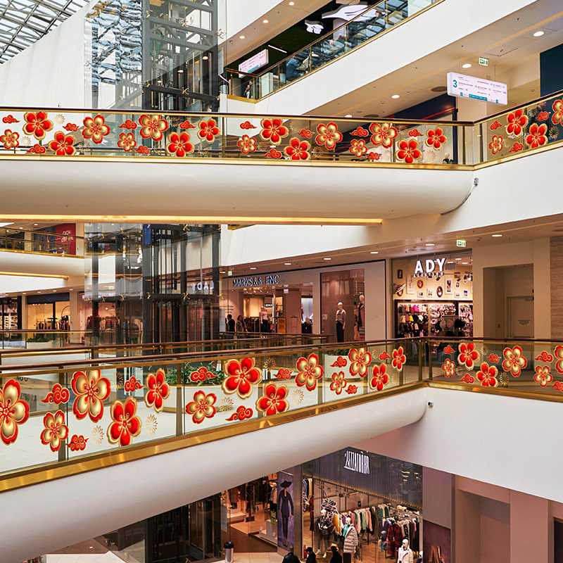 商场美陈金色桃花大朵自动扶梯春节元素扶手栏杆马年博物馆新春贴