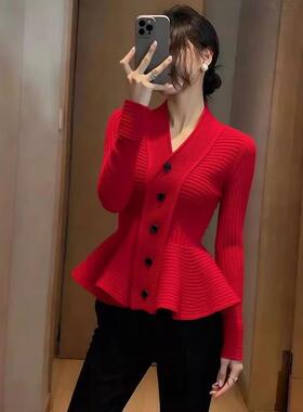 ROUMIKL巨好看红色V领荷叶边多纽扣针织衫女秋季新款洋气收腰设计
