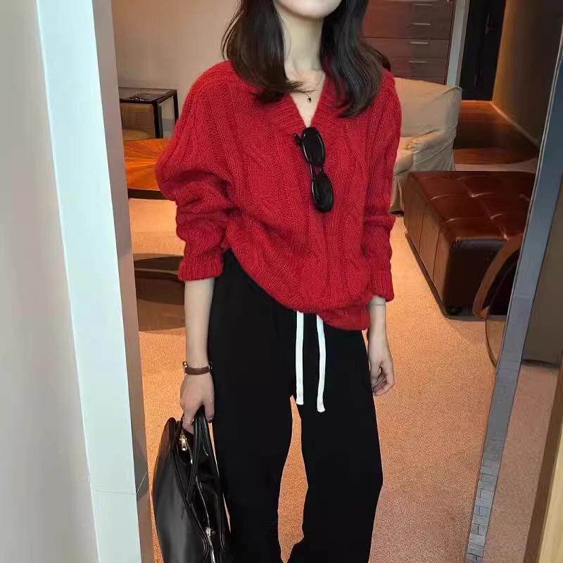 KATTERLLG慵懒风复古麻花v领红色套头毛衣女冬季新款宽松显瘦休闲