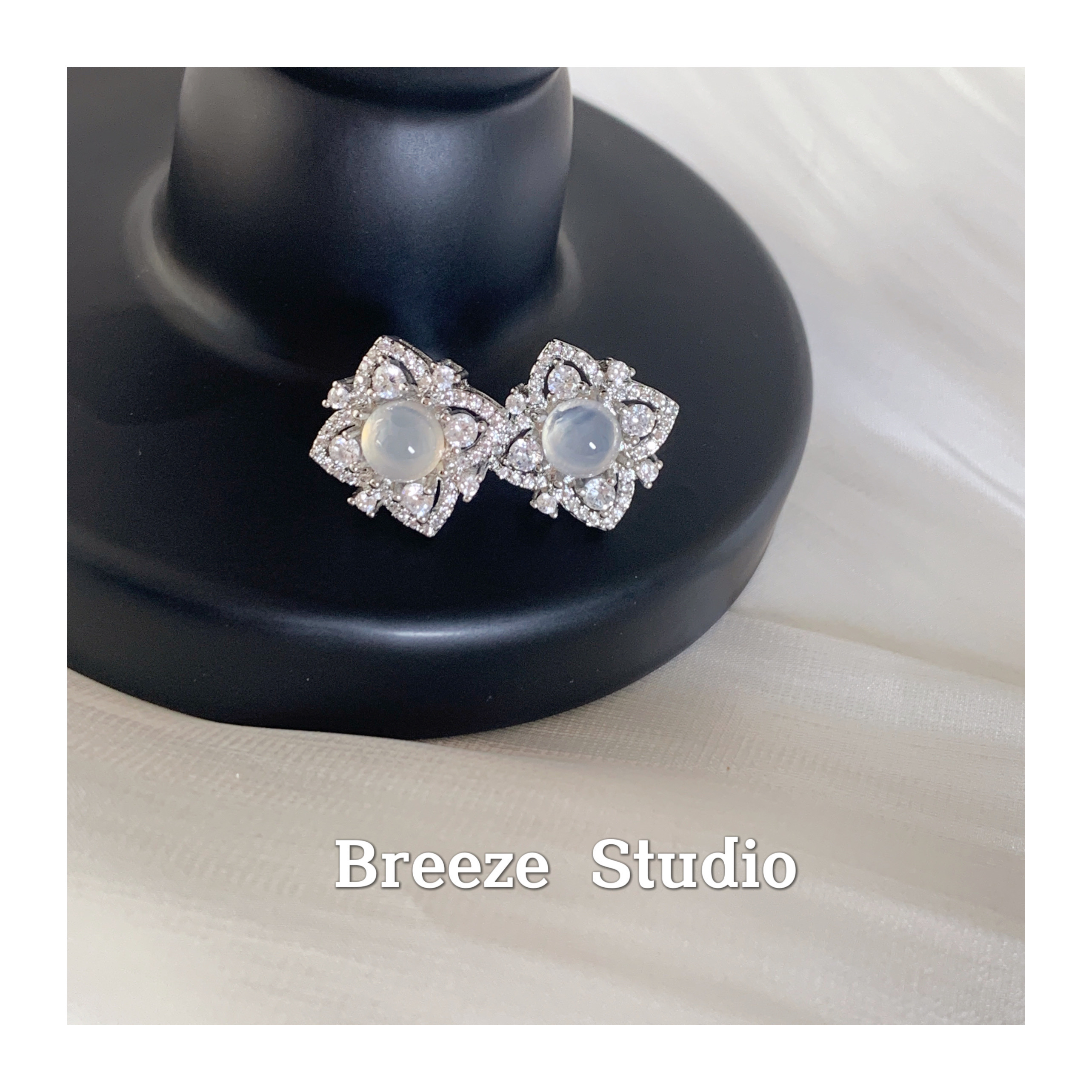 冰糯四叶草温柔白玉髓蚊香盘耳夹