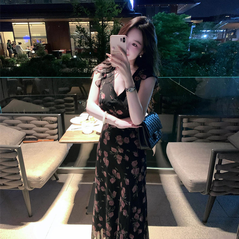 蕾丝拼接气质显瘦长裙子