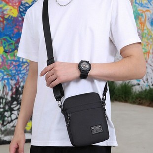 单肩包迷你轻便户外斜挎包随身手机袋男女休闲运动背包小号通勤包
