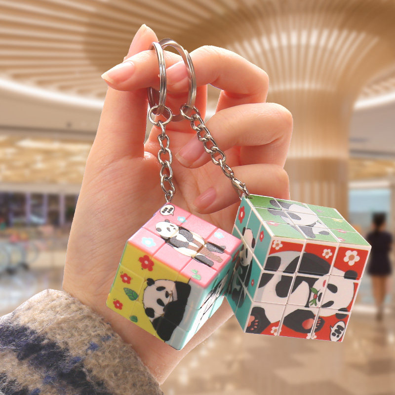 卡通熊猫迷你文创产品周边三阶魔方儿童书包挂件公仔创意小钥匙扣图片