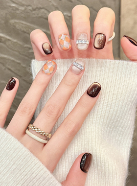 黑色猫眼菱格手工穿戴甲2026新年短款玻璃珠豆豆美甲秋冬指甲贴片