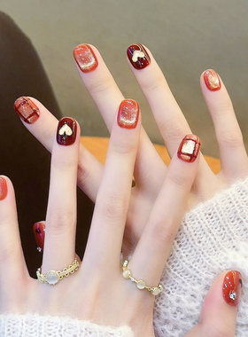 爱心猫眼咖色手工穿戴甲短款秋冬显白高级感美甲2026新款指甲贴片