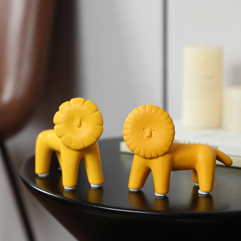 创意可爱狮子陶瓷小摆件客厅电视柜办公室桌面家居现代软装饰品