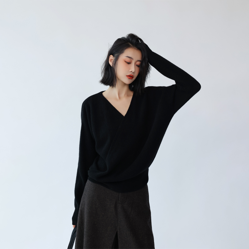 【纯羊毛】交叉V领春秋新款宽松套头慵懒风百搭性感收腰打底衫