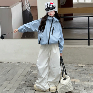 女童冲锋衣套装2026新款洋气时髦中大童春秋季工装外套裤子两件套