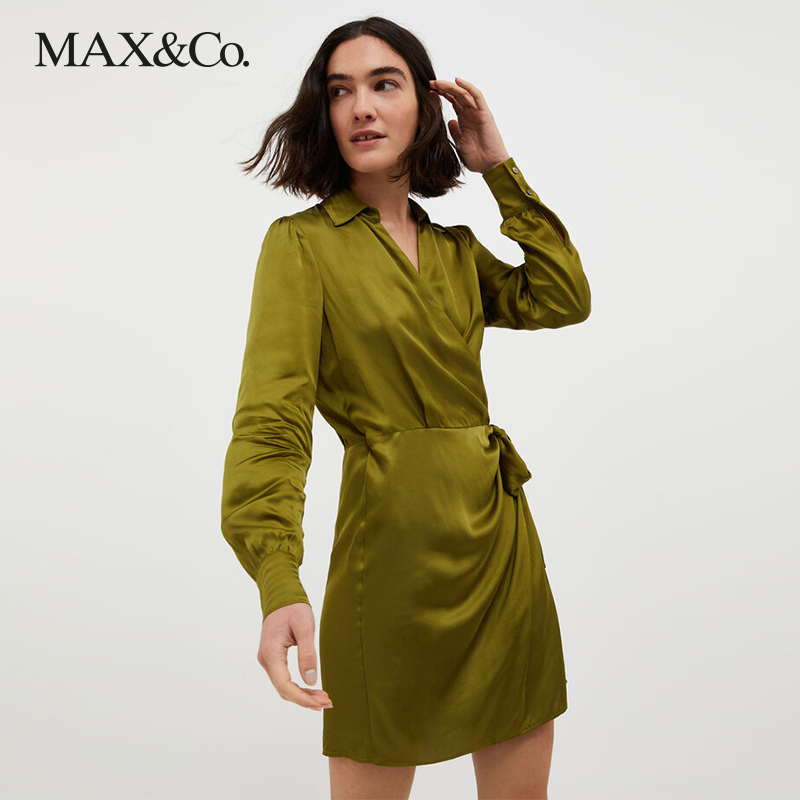 MAX＆CO．缎面感裹身风格连衣裙