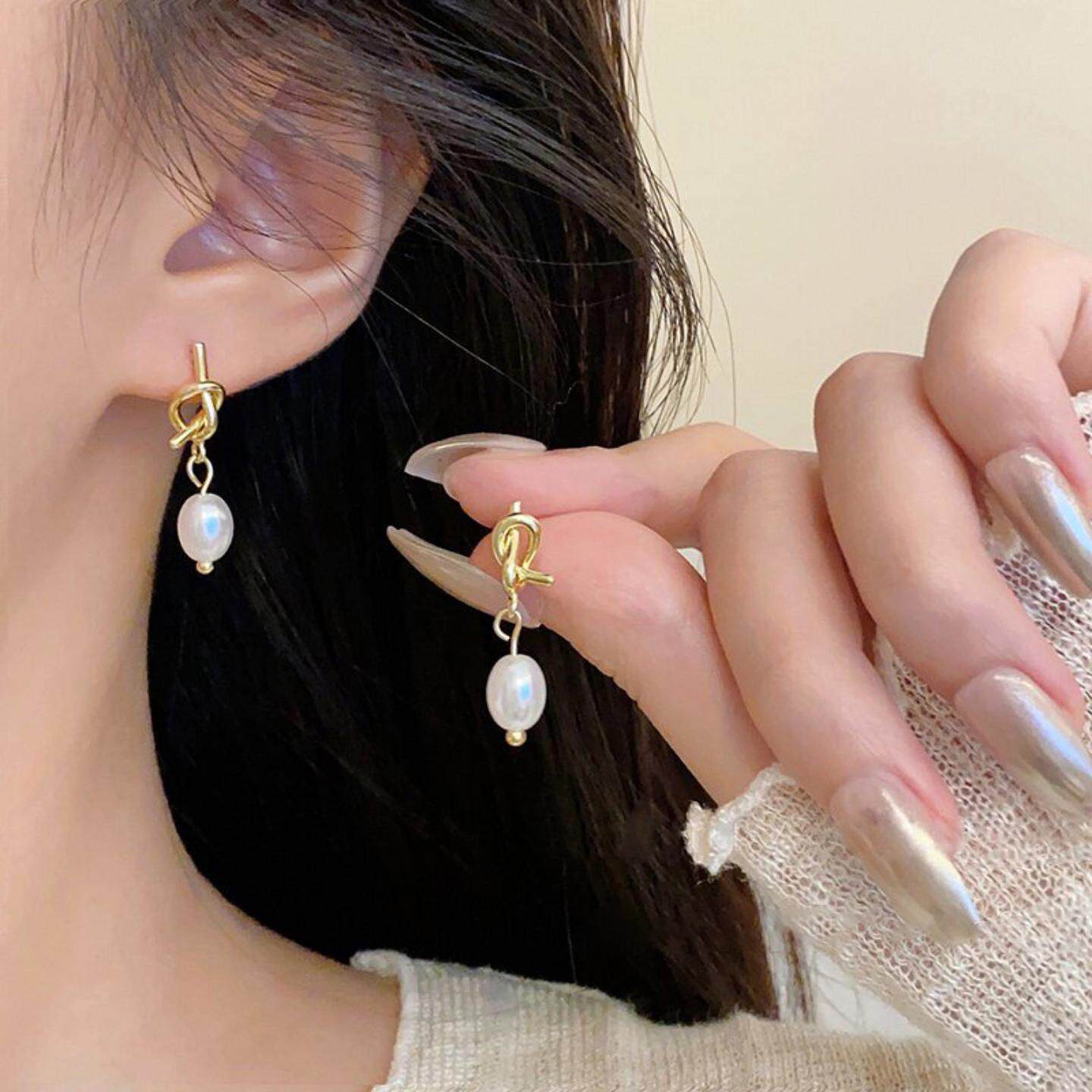 巴洛克珍珠复古耳钉法式感耳环女金色轻奢小众通勤百搭耳饰品