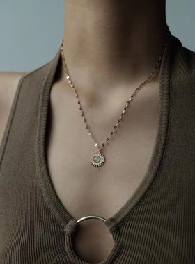 感微镶锆石项链女锁骨链轻奢太阳花绿色气质网红饰品新款配饰