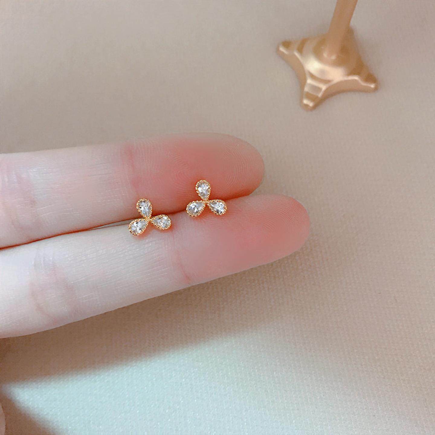 新哲美S925纯银镀金锆石花朵耳钉
