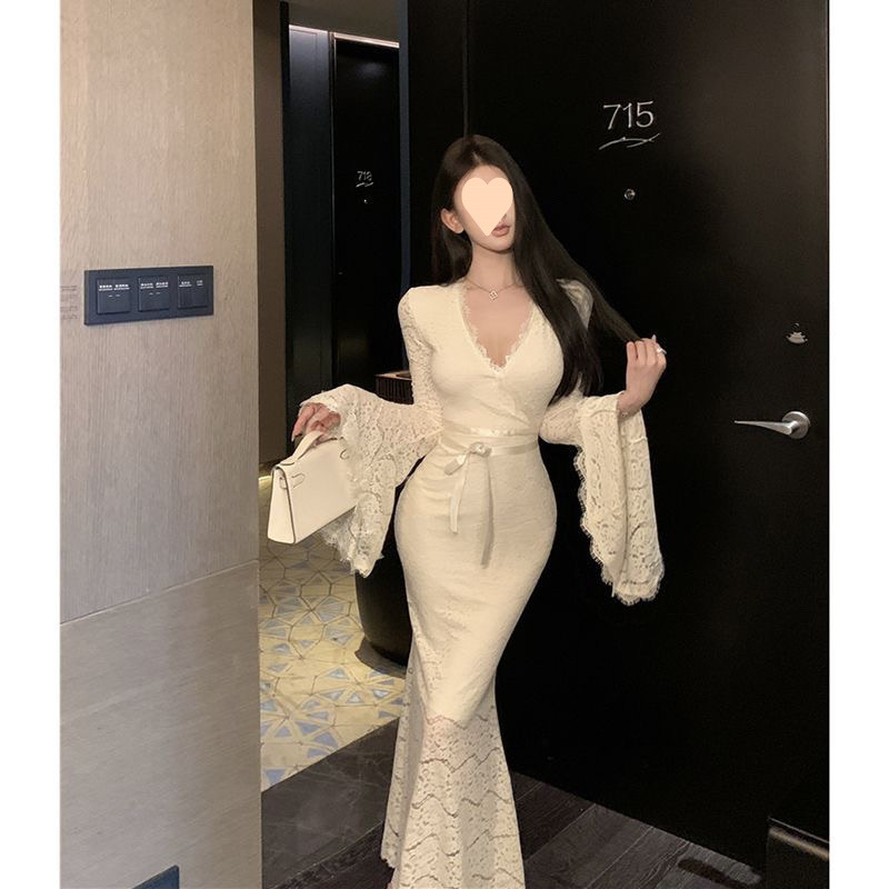 新款性感女人味气质名媛高级感蕾丝连衣裙喇叭袖修身鱼尾包臀长裙