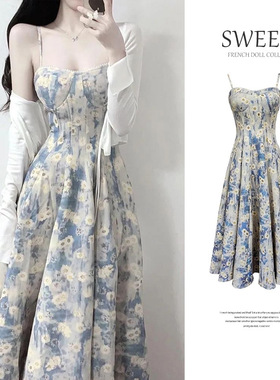 茶歇法式蓝色油画连衣裙女夏季2024新款仙女碎花收腰吊带中长裙子