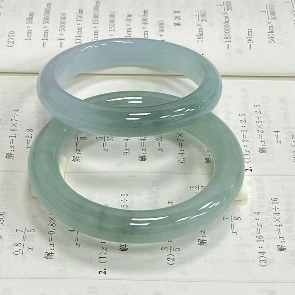 【假一赔十】上等冰油青玛瑙玉髓晴水玉手镯显白圆条多样性发一