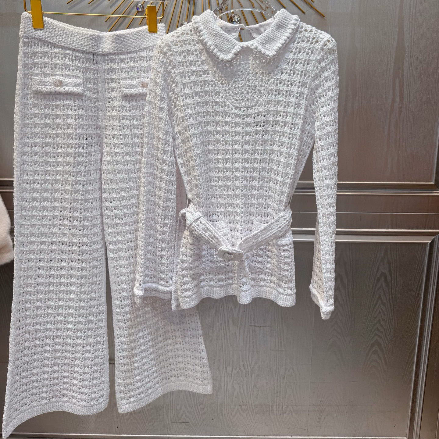 独家 非市场版本 26C早春度假系列镂空针织娃娃领毛衣 裤子 拆卖