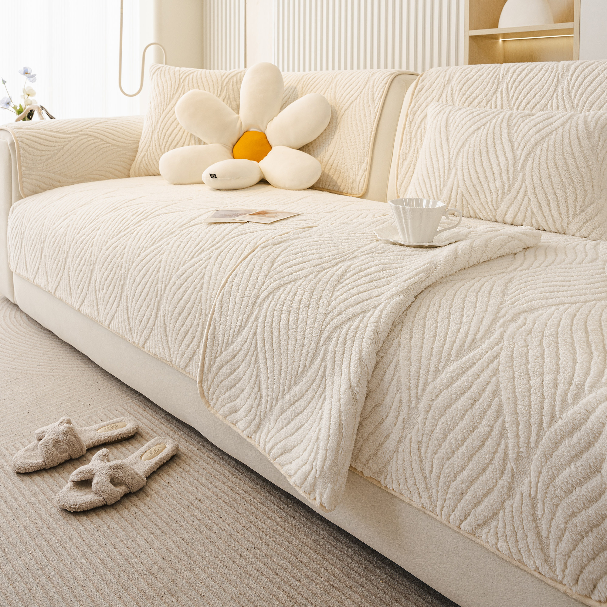 霏彩米白固定防滑防猫抓2026新款一片式沙发坐垫子盖布毛绒沙发垫