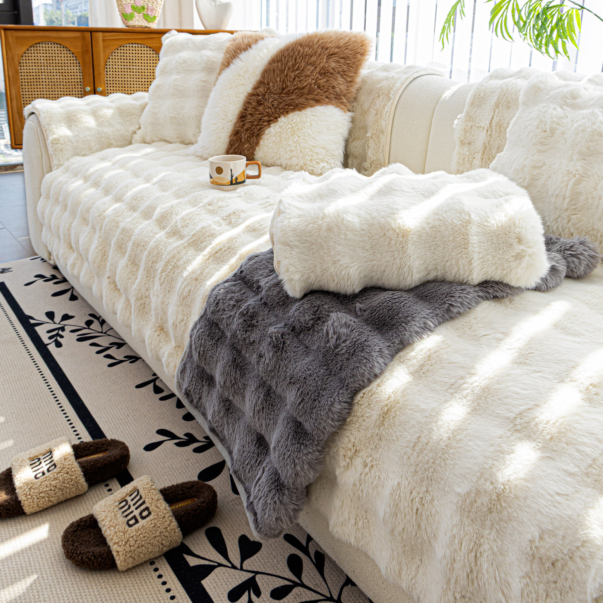 兔兔绒网红沙发垫冬季加厚毛绒坐垫防滑皮沙发套罩秋冬新款盖布巾