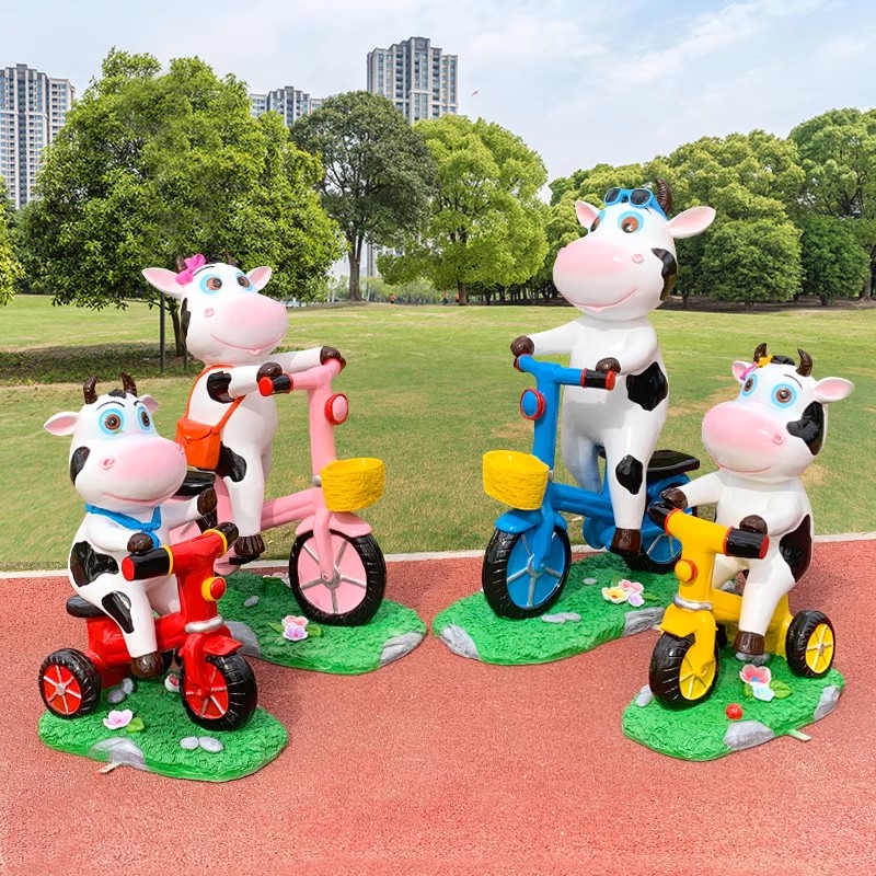 户外仿真骑车小牛玻璃钢雕塑