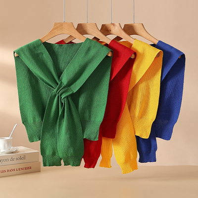 夏日学院风搭肩交叉穿孔设计凸显时尚个性面料轻薄透气针织披肩