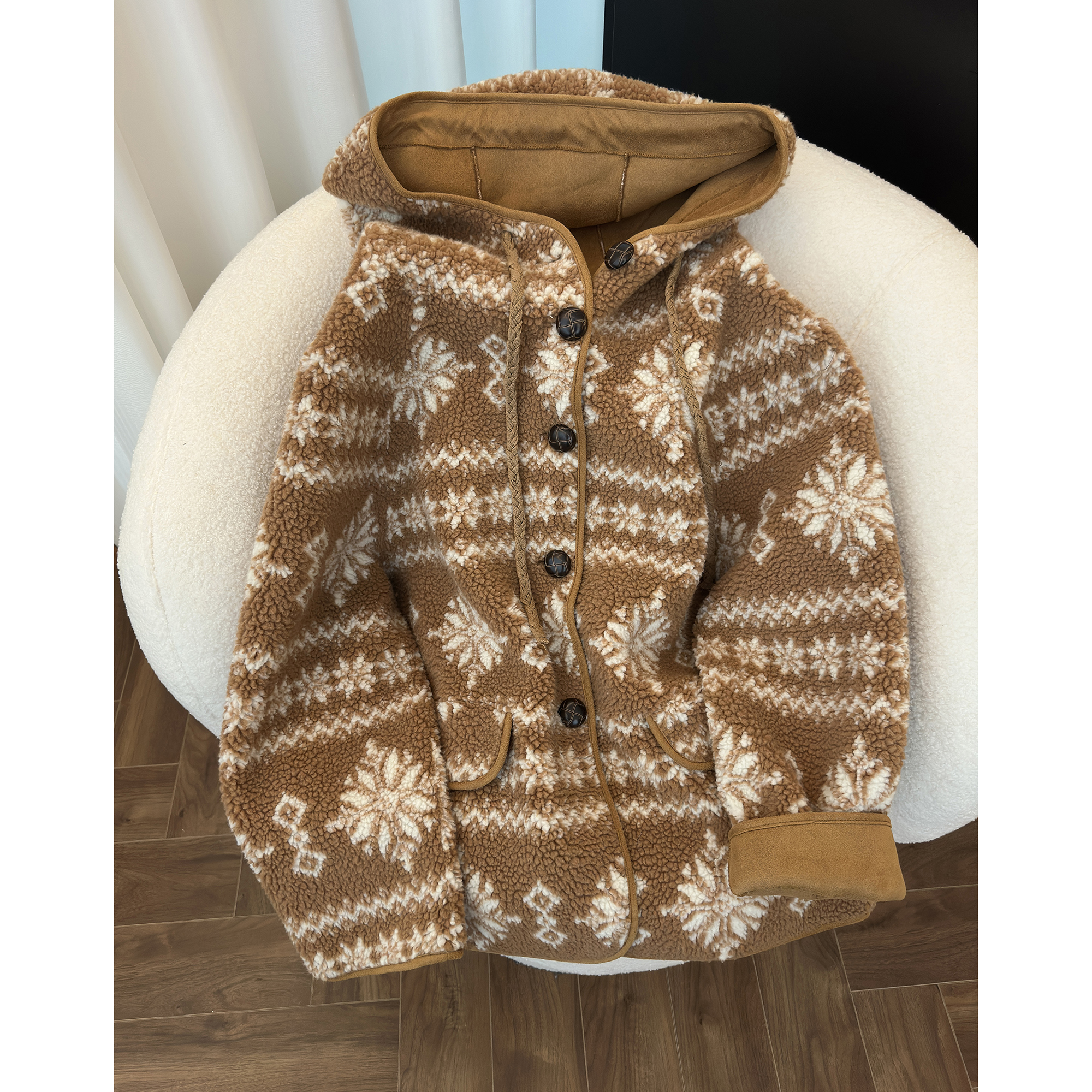 摇粒绒皮毛一体麂皮绒连帽外套女