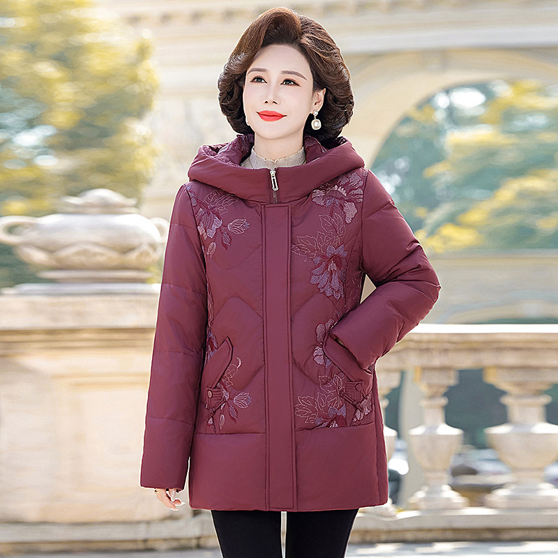 中老年羽绒服女妈妈2025新款冬季刺绣中国风复古外套老人奶奶冬装