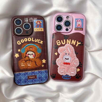 皮纹刺绣小熊oppoReno15手机壳FindX9/X8S+新款Reno14/13皮质Reno9/11pro小众可爱女7/6硅胶全包防摔10保护套