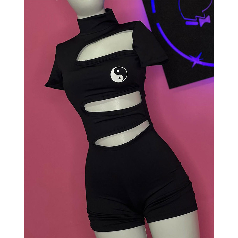 Hollow out short sleeved jumpsuit女夏镂空双肩短袖短款连体裤