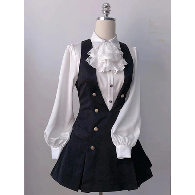 白色衬衫+收腰黑色背带连衣裙套