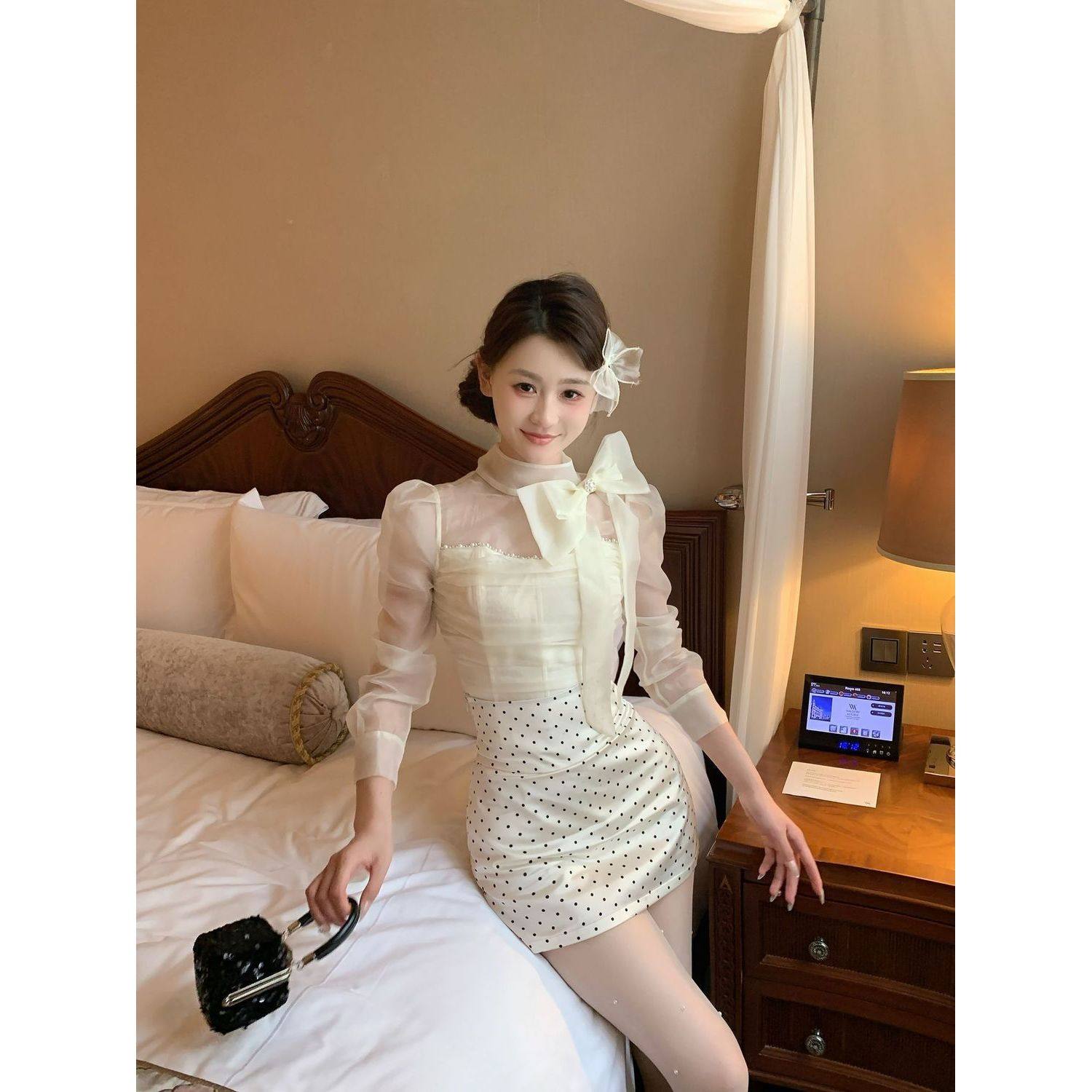 miu系小千金风套装裙女秋季2025新款蝴蝶结上衣+波点包臀裙两件套