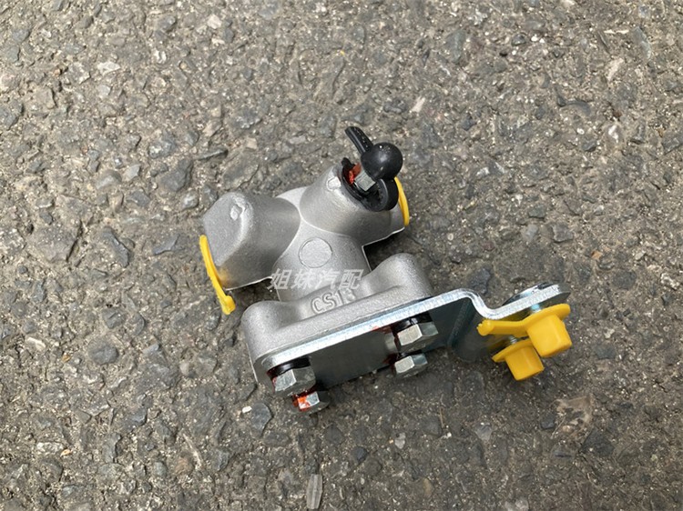 庆铃五十铃皮卡 竞技者 离合器单向阀 离合器分配阀 离合器分流阀