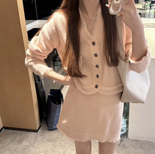 亮丝小香风套装女V领磨边短款针织上衣半身裙气质冬装显瘦两件套