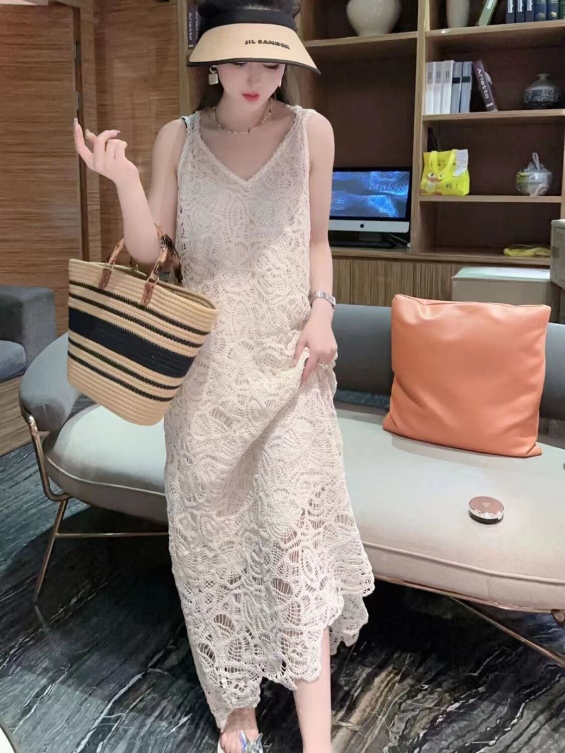 蕾丝刺绣V领吊带连衣裙长裙