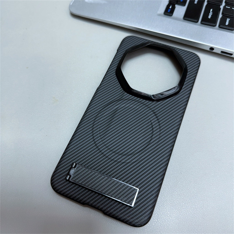 适用华为Mate90RS非凡大师手机壳新款碳纤维纹素皮硬壳HUAWEI高端时尚磁吸充电支架防摔散热无边框超薄保护套
