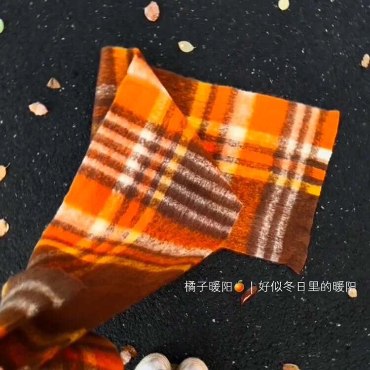 “橘子熟啦”黄色格纹海马毛围巾
