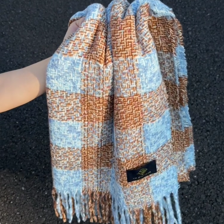 谁懂这个湖蓝色围巾！秋冬新款拼接流苏保暖围脖温柔百搭护颈披肩