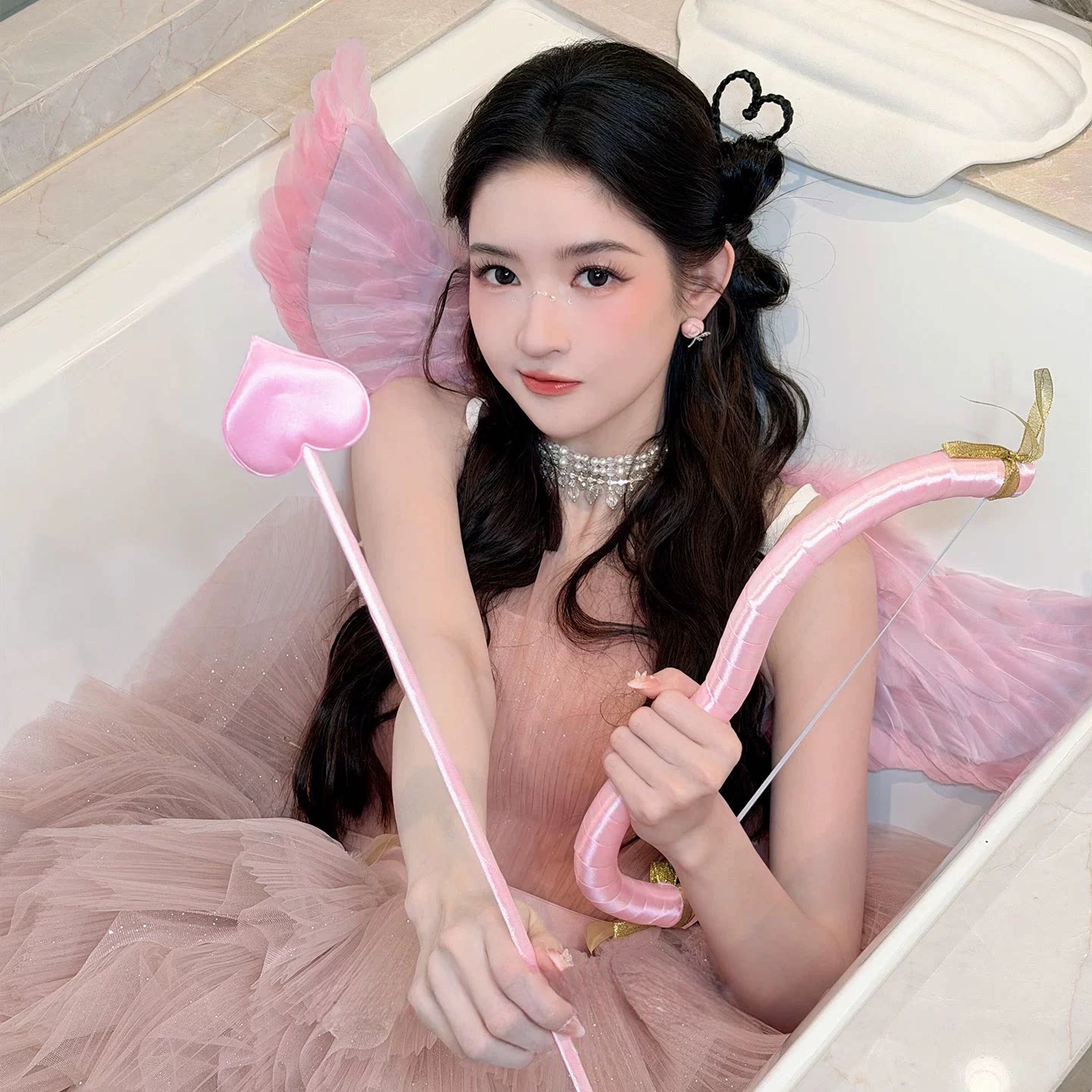 爱神降临粉色爱心丘比特弓箭翅膀