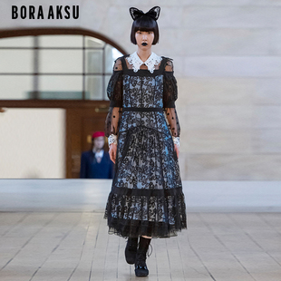 新品 蕾丝吊带一字肩礼服裙B1DFW68100 周BORAAKSU2023秋季 伦敦时装