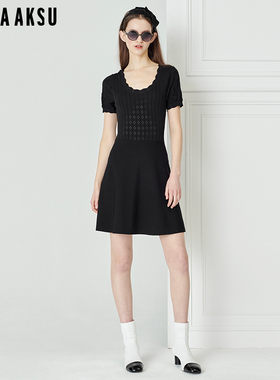 BORAAKSU2023春季新品大U领镂空肌理针织连衣裙小黑裙B1DBW04530