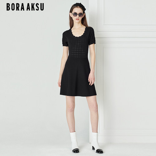 BORAAKSU大U领镂空肌理小黑裙