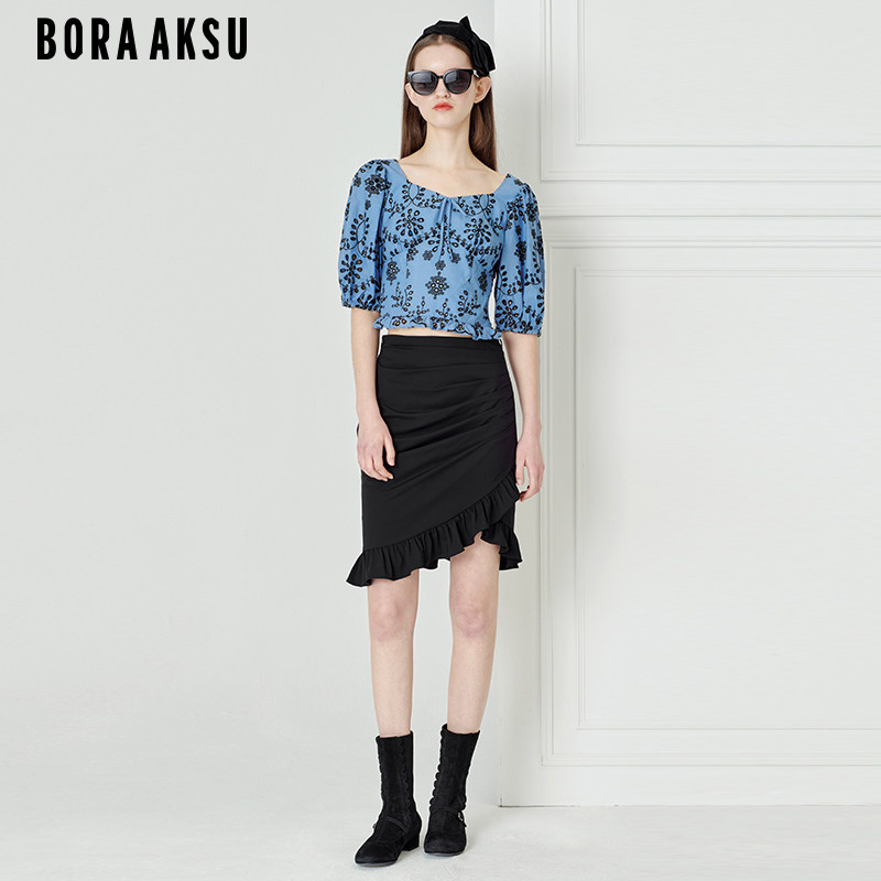 BORAAKSU2023初夏新品法式钻石领雾蓝镂空刺绣花朵上衣B1DCW46230