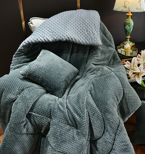 加厚纯色枕头被两用珊瑚绒折叠办公室午休汽车坐垫枕头二合一