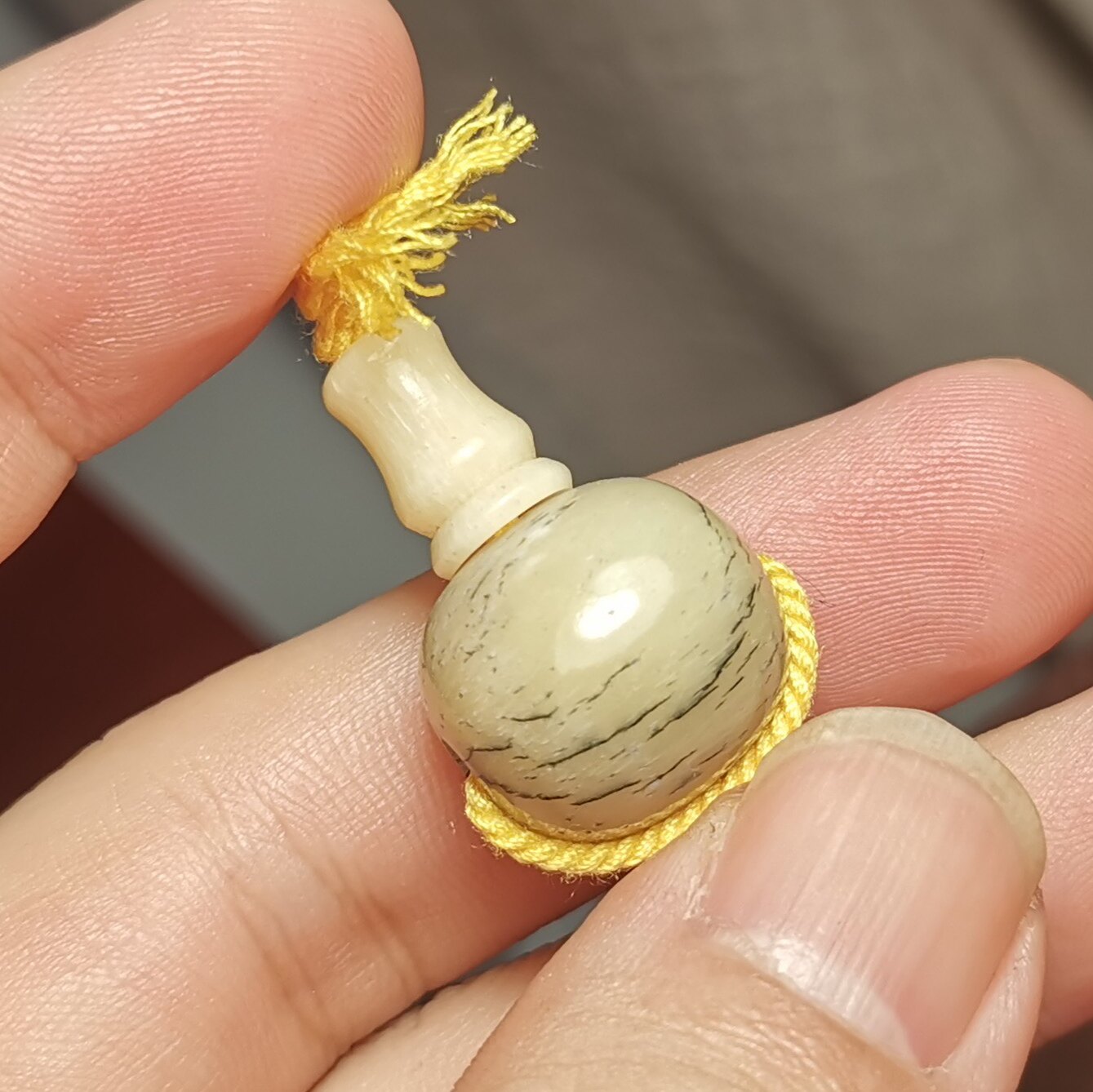 牧区古玩15*26mm白色老牦牛骨三通佛头骨裂纹一物一图结尾三通款