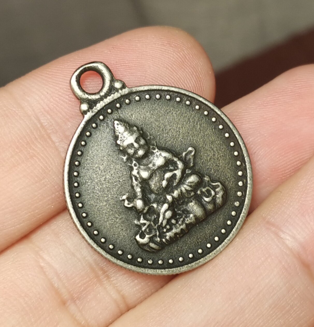 西藏文玩23mm藏银色白铜老款式黄财神挂件随身佩戴吊坠饰品配饰款