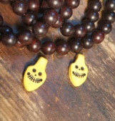 西藏文玩尸陀林黄色树脂料器卡子测挂DLY饰品12 21mm左右随机结缘