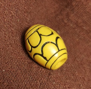 西藏元素老黄色料器手工大压痕达洛莲花座图腾百搭饰品配饰佩珠款