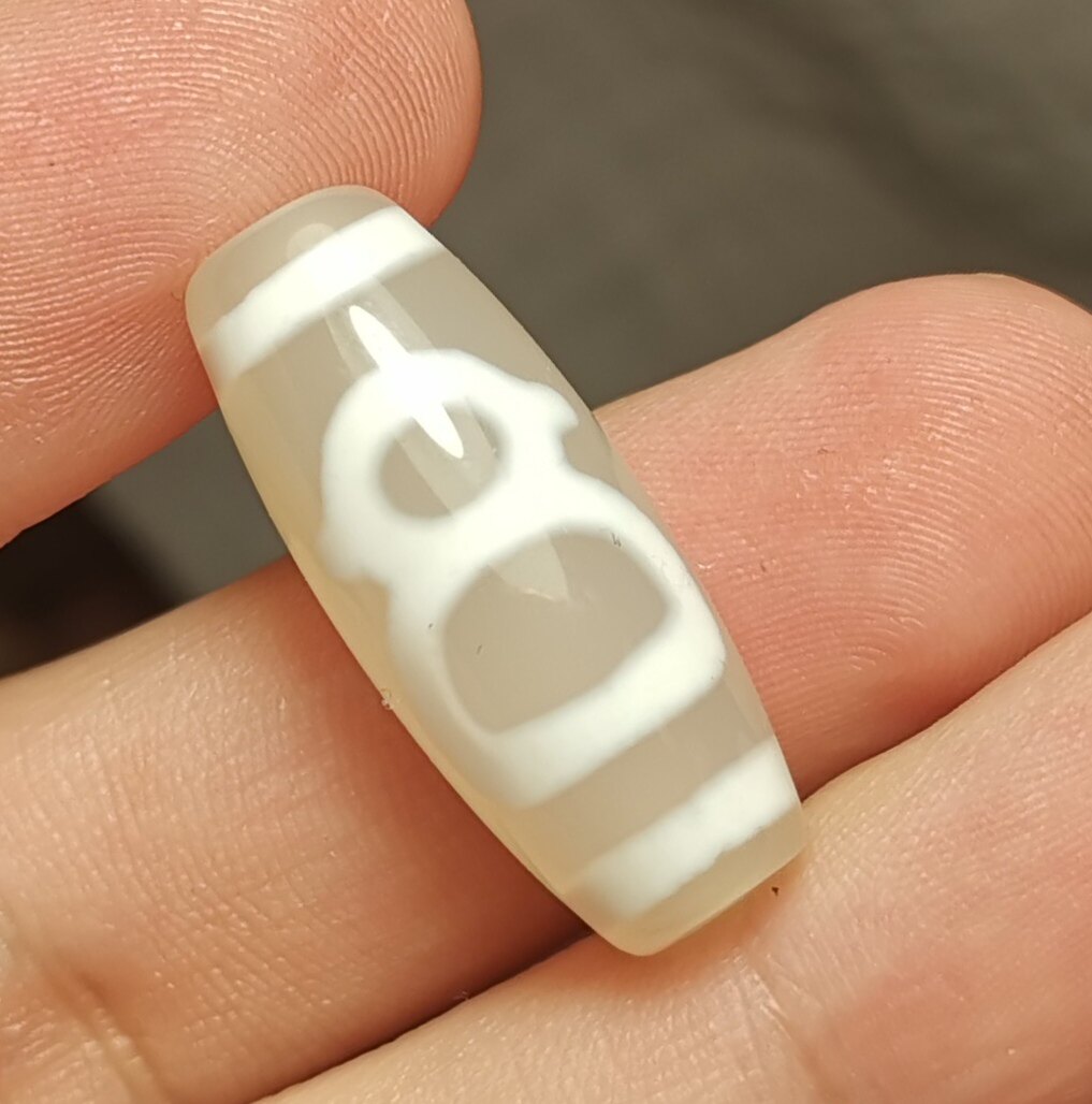 古玩珠11*28mm透白色黄财神天珠一物一图天然玛瑙白玉髓吊坠顶珠