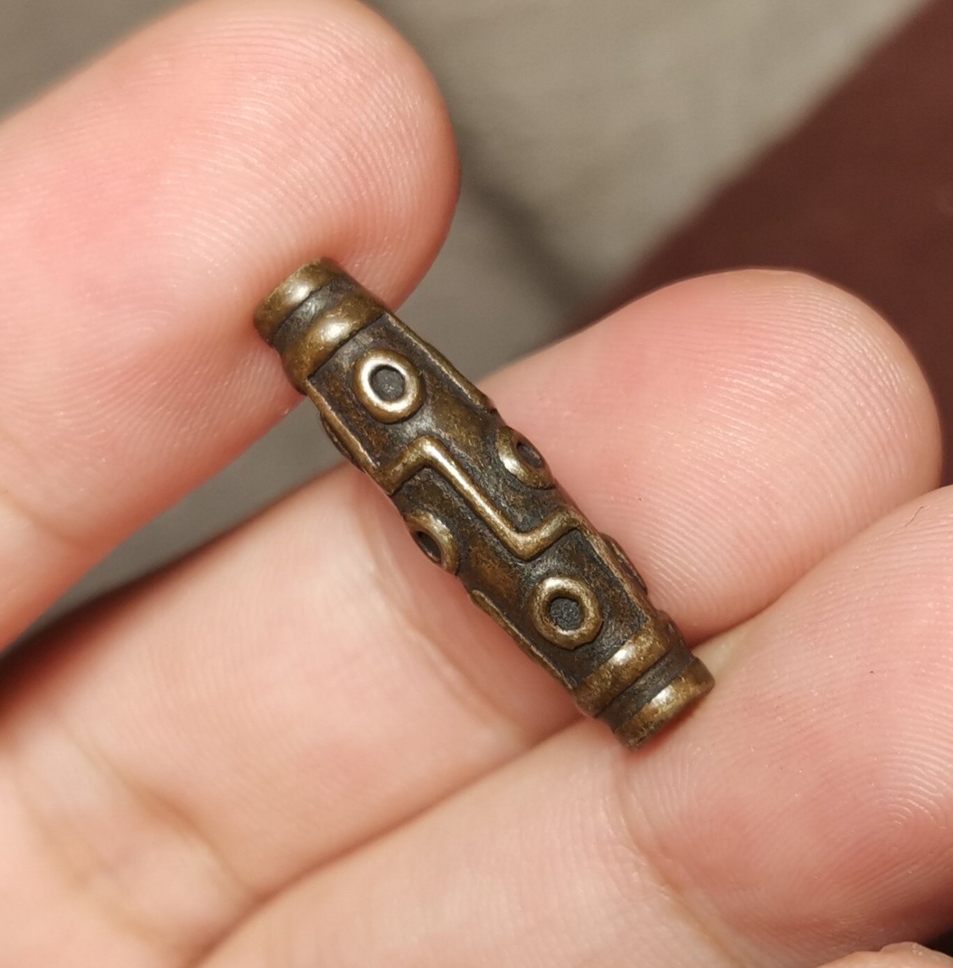 藏系文玩6.5*25mm铜质托甲皮壳老款式九眼天珠九眼咒点吊坠顶珠珠